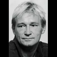 가수인 죠르지 체르할미의 대표 이미지