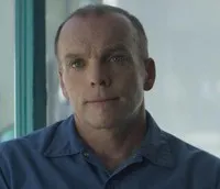 배우인 휴 탐슨의 대표 이미지