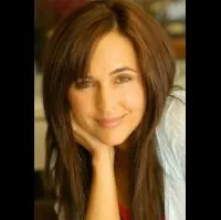 영화배우인 제니퍼 조스틴의 대표 이미지