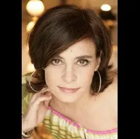 배우인 나탈리 루셀의 대표 이미지