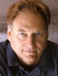 영화배우인 론 오바흐의 대표 이미지