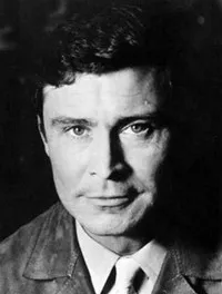 배우인 로널드 루이스의 대표 이미지