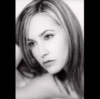 배우인 에이미 브룩스의 대표 이미지