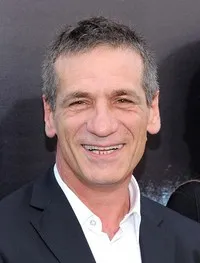 영화배우인 알론 어부트불의 대표 이미지