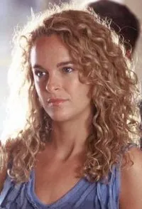 배우인 니키타 에이거의 대표 이미지