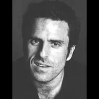 배우인 콘 오닐의 대표 이미지