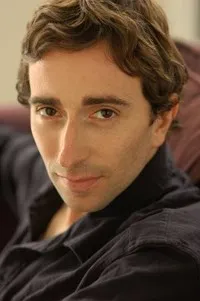 배우인 다니엘 런던의 대표 이미지