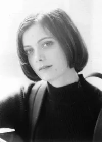 배우인 할리 허드슨의 대표 이미지