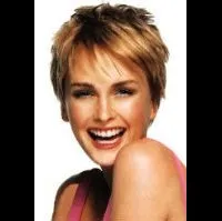 영화배우인 칼리 백스의 대표 이미지