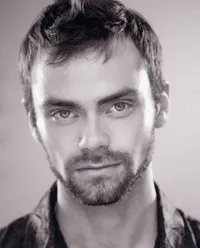 배우인 대니얼 브록클뱅크의 대표 이미지