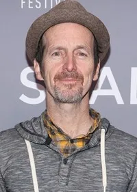 영화배우인 데니스 오헤어의 대표 이미지