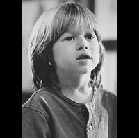 배우인 저스틴 쿠퍼의 대표 이미지