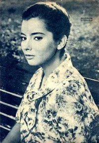 배우인 자클린 사사르의 대표 이미지