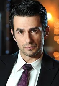 배우인 이얄 포델의 대표 이미지