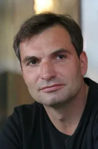 배우인 이리 마하체크의 대표 이미지