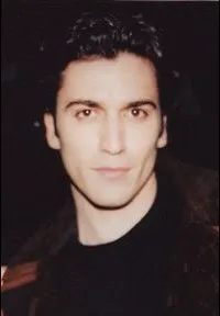 배우인 노암 젠킨스의 대표 이미지