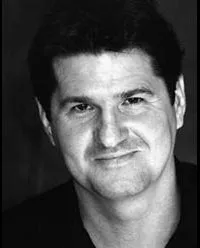 배우인 스튜어트 맥퀘리의 대표 이미지