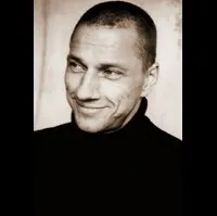 영화배우인 리키 뮐러의 대표 이미지