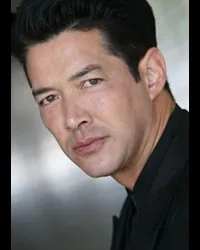 영화배우인 러셀 웡의 대표 이미지