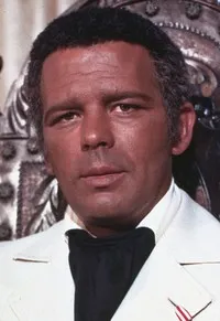 영화배우인 레나토 살바토리의 대표 이미지