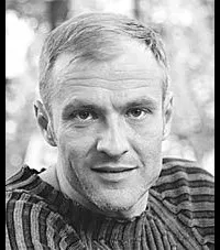 배우인 로만 루크나르의 대표 이미지