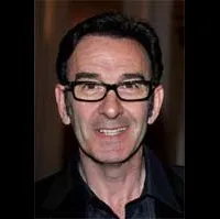 영화배우인 로빈 레누치의 대표 이미지