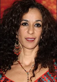 배우인 로사리오 플로레스의 대표 이미지