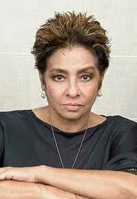 배우인 데이지 그라나도스의 대표 이미지