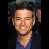 배우인 크리스토퍼 커즌스의 대표 이미지