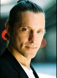 배우인 데이빗 라 헤이의 대표 이미지