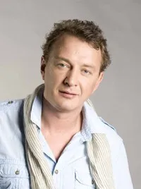 영화배우인 마라트 바샤로프의 대표 이미지