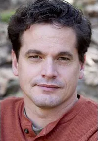 배우, 제작/기획인 케빈 다운스의 대표 이미지