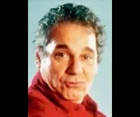 배우인 휴고 아라나의 대표 이미지