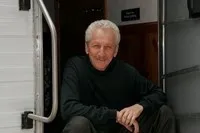 배우인 모니 모쉬노브의 대표 이미지