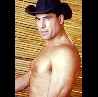 배우인 에두아르도 야네즈의 대표 이미지