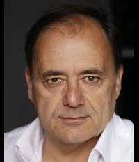 배우인 패트릭 보넬의 대표 이미지