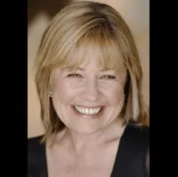 배우인 노니 해즐허스트의 대표 이미지