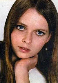 영화배우인 스테파니 패로우의 대표 이미지