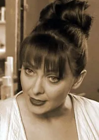 배우인 베스나 트리발리치의 대표 이미지