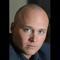 배우, 감독, 각본인 브래논 베이츠의 대표 이미지