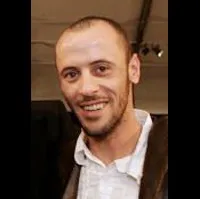 영화배우인 알리 슐리만의 대표 이미지