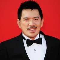 영화감독인 브릴란테 멘도자의 대표 이미지