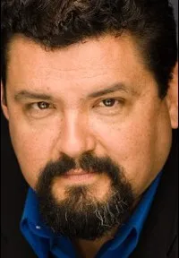 배우인 다니엘 에드워드 모라의 대표 이미지