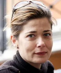 배우인 산드라 세카렐리의 대표 이미지