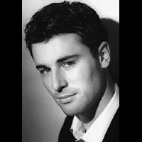 배우인 에즈라 고든의 대표 이미지