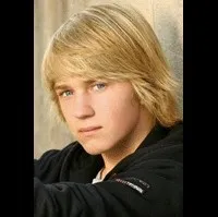 영화배우인 제이슨 돌리의 대표 이미지