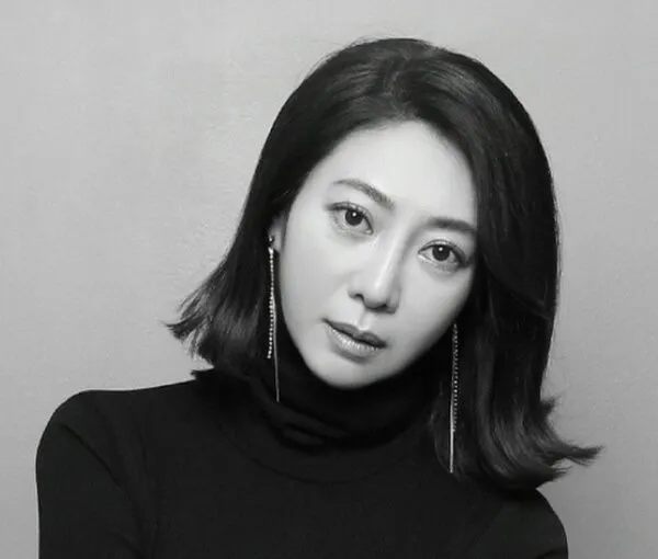 영화감독, 배우, 발레무용가인 강예나의 대표 이미지