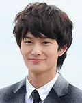 영화배우인 오카다 마사키의 대표 이미지