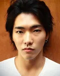 영화배우인 에모토 타스쿠의 대표 이미지
