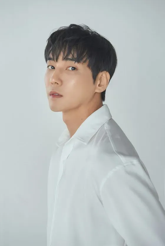 탤런트, 영화배우인 강지섭의 대표 이미지